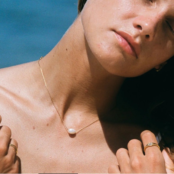 Waterproof 18k Gold Plated and Genuine White Pearl Chocker Necklace - Picture 8 of 9